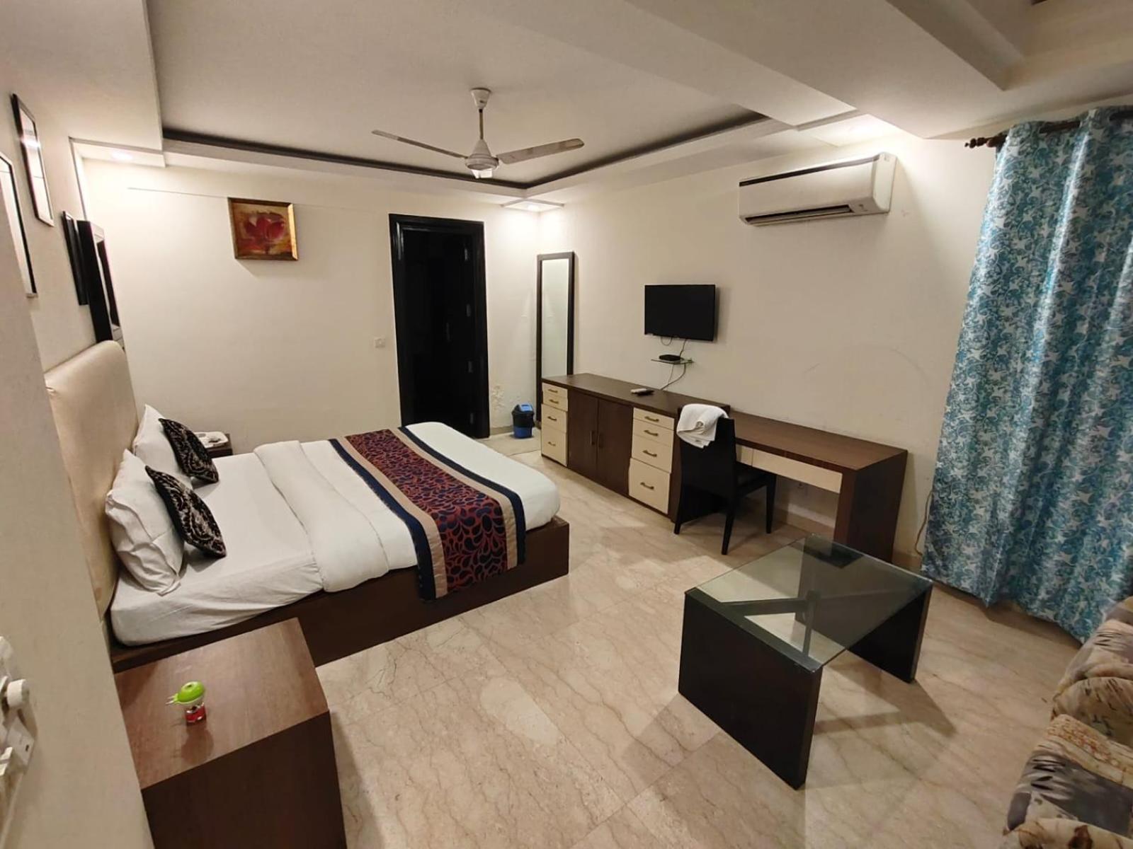 Hotel Gk Residency Kailash Colony 3*